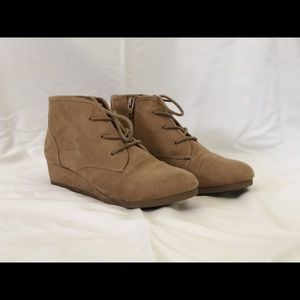 TAN WEDGED BOOTS